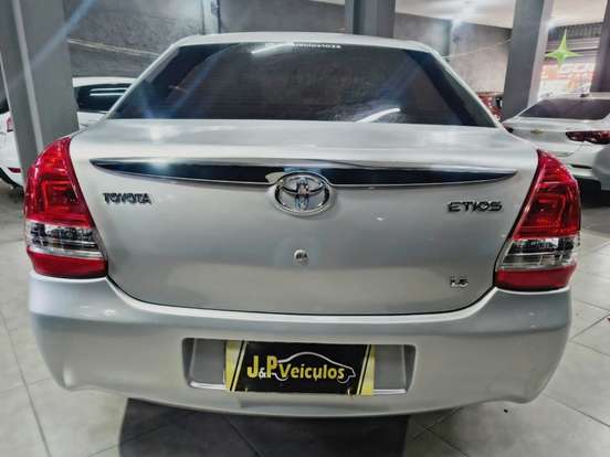 TOYOTA-ETIOS-2013