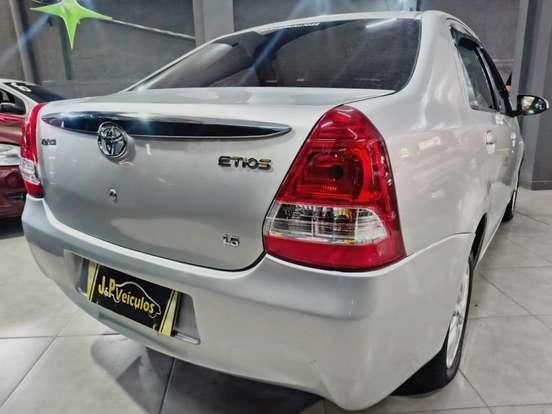 TOYOTA-ETIOS-1.5 XLS SEDAN 16V FLEX 4P MANUAL TOYOTA-ETIOS-2013