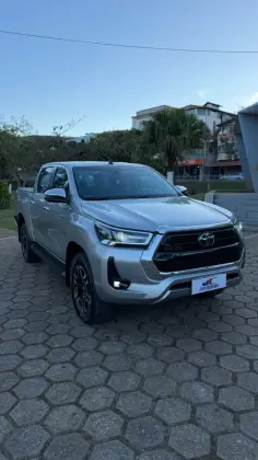 TOYOTA HILUX 2.8 D-4D TURBO DIESEL CD SRV 4X4 AUTOMÁTICO