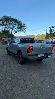 TOYOTA-HILUX-2022