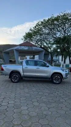 TOYOTA-HILUX-2022