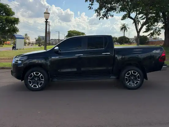 TOYOTA-HILUX-2.8 D-4D TURBO DIESEL CD SRX 4X4 AUTOMÁTICO TOYOTA-HILUX-2021