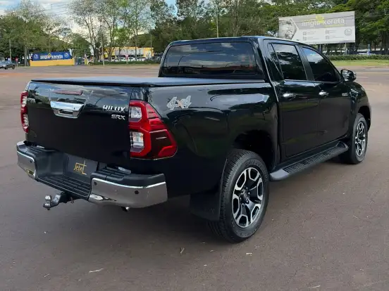 TOYOTA-HILUX-2.8 D-4D TURBO DIESEL CD SRX 4X4 AUTOMÁTICO TOYOTA-HILUX-2021