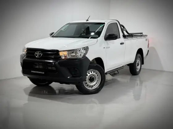 TOYOTA HILUX 2.8 D-4D TURBO DIESEL CS 4X4 MANUAL