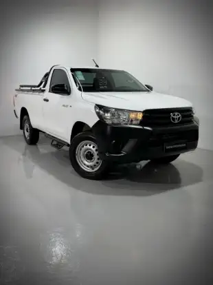 TOYOTA-HILUX-2.8 D-4D TURBO DIESEL CS 4X4 MANUAL TOYOTA-HILUX-2024