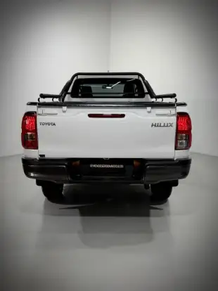 TOYOTA-HILUX-2024