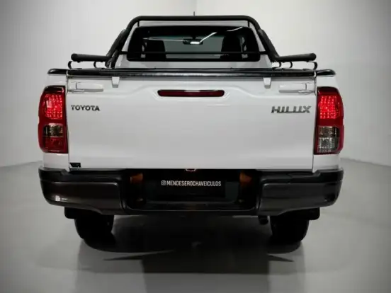 TOYOTA-HILUX-2.8 D-4D TURBO DIESEL CS 4X4 MANUAL TOYOTA-HILUX-2024