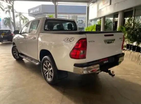 TOYOTA-HILUX-2018