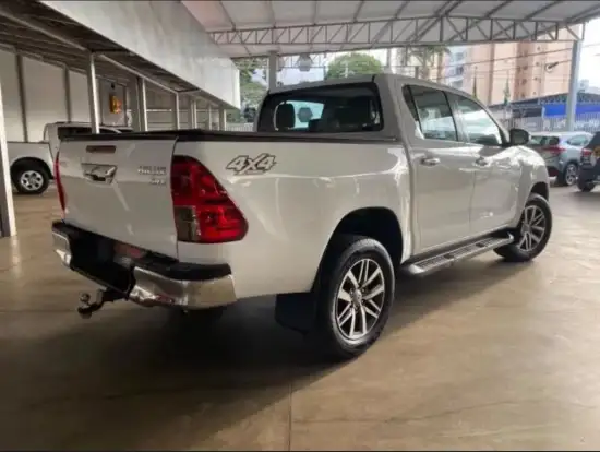 TOYOTA-HILUX-2018