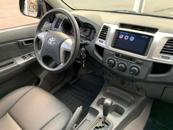 TOYOTA-HILUX-2012