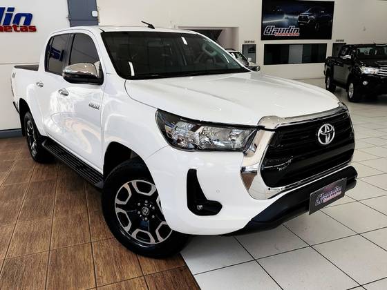 TOYOTA HILUX 2.8 D-4D TURBO DIESEL CD SRV 4X4 AUTOMÁTICO