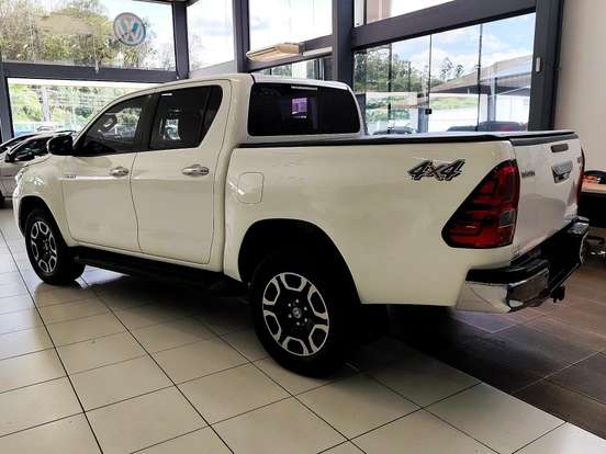 TOYOTA-HILUX-2.8 D-4D TURBO DIESEL CD SRV 4X4 AUTOMÁTICO TOYOTA-HILUX-2022