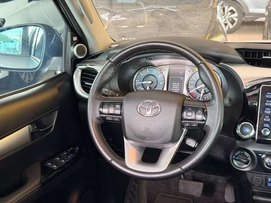 TOYOTA-HILUX-2023