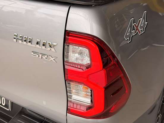 TOYOTA-HILUX-2023