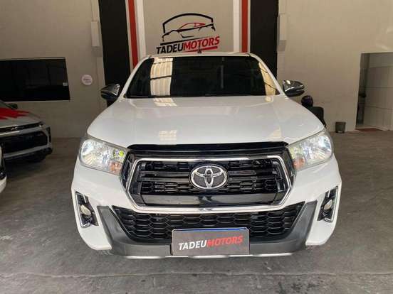 TOYOTA-HILUX-2020