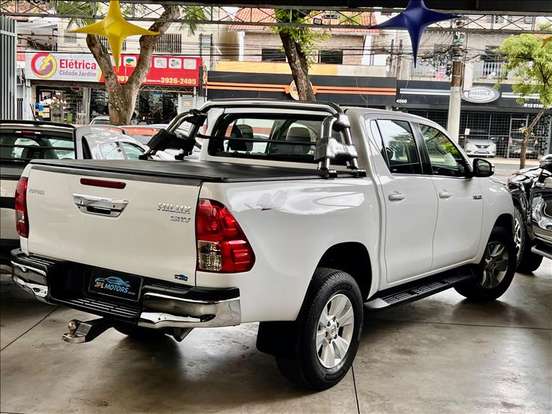 TOYOTA-HILUX-2016