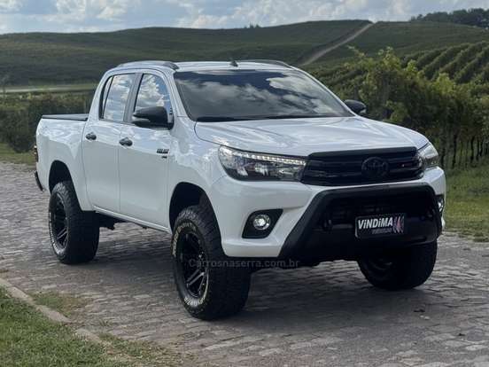 TOYOTA-HILUX-2017