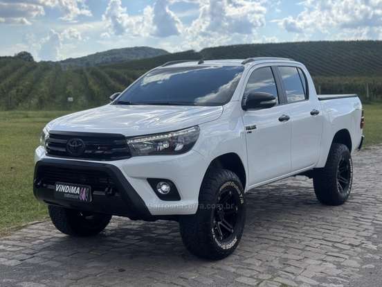 TOYOTA-HILUX-2017