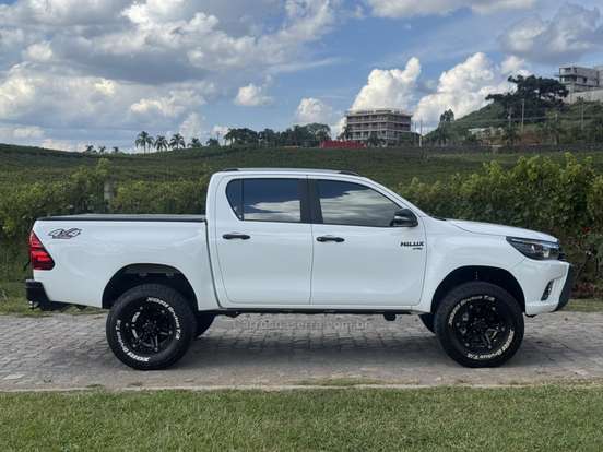 TOYOTA-HILUX-2017
