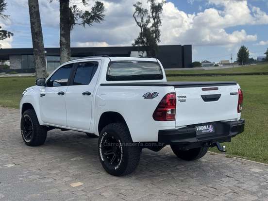 TOYOTA-HILUX-2017