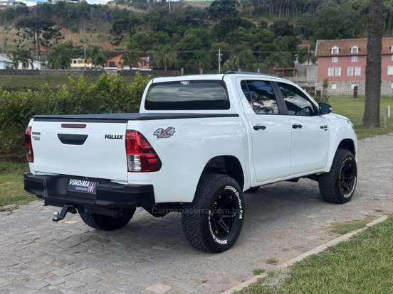 TOYOTA-HILUX-2.8 STD 4X4 CD 16V DIESEL 4P MANUAL TOYOTA-HILUX-2017