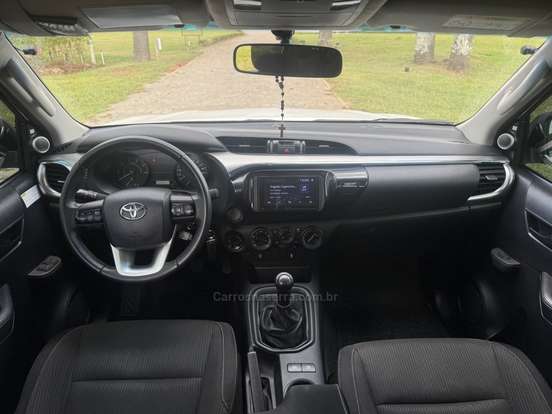 TOYOTA-HILUX-2017