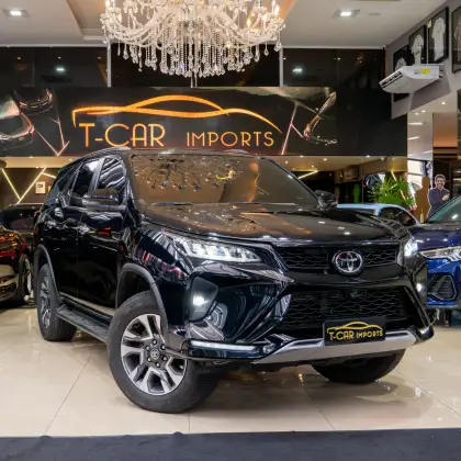 TOYOTA HILUX SW4 2.8 D-4D TURBO DIESEL DIAMOND 7L 4X4 AUTOMÁTICO