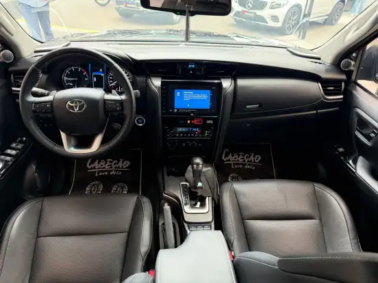 TOYOTA-HILUX SW4-2024