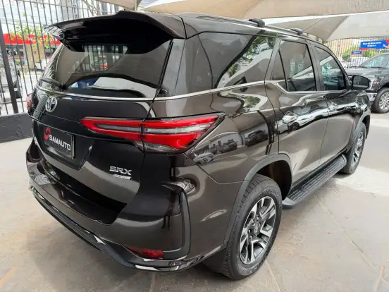 TOYOTA-HILUX SW4-2.8 D-4D TURBO DIESEL SRX PLATINUM 7L 4X4 AUTOMÁTICO TOYOTA-HILUX SW4-2024