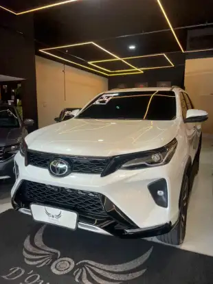 TOYOTA-HILUX SW4-2024