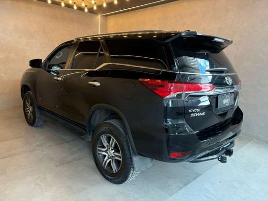 TOYOTA-HILUX SW4-2.7 SR 4X2 16V FLEX 4P AUTOMÁTICO TOYOTA-HILUX SW4-2017