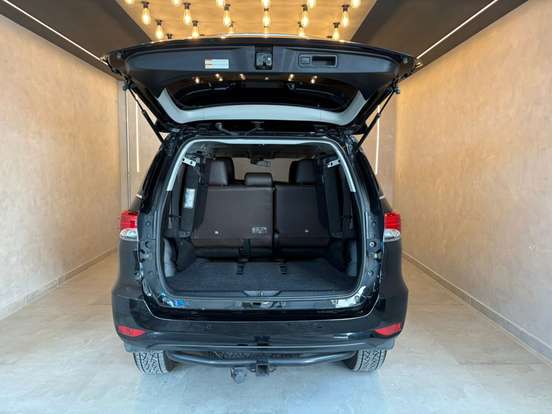 TOYOTA-HILUX SW4-2017