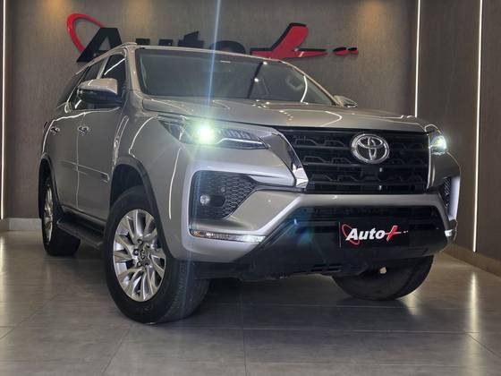 TOYOTA HILUX SW4 2.7 VVT-i FLEX SRV 7L 4X2 AUTOMÁTICO