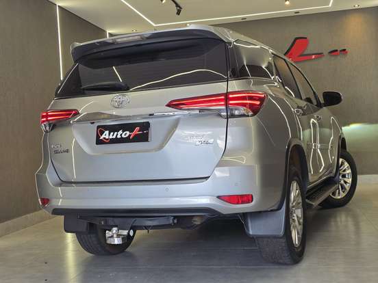 TOYOTA-HILUX SW4-2.7 VVT-i FLEX SRV 7L 4X2 AUTOMÁTICO TOYOTA-HILUX SW4-2021