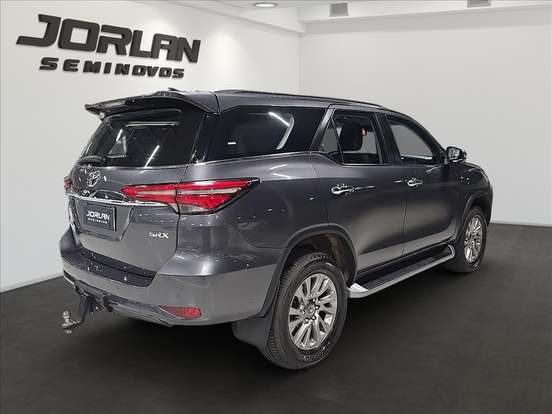 TOYOTA-HILUX SW4-2.8 D-4D TURBO DIESEL SRX 7L 4X4 AUTOMÁTICO TOYOTA-HILUX SW4-2023