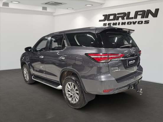 TOYOTA-HILUX SW4-2023