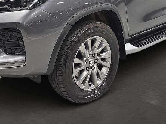 TOYOTA-HILUX SW4-2023