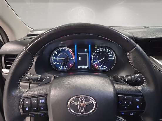 TOYOTA-HILUX SW4-2023