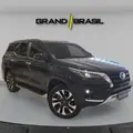 TOYOTA HILUX SW4 2.8 D-4D TURBO DIESEL SRX 7L 4X4 AUTOMÁTICO TOYOTA HILUX SW4 2.8 D-4D TURBO DIESEL SRX 7L 4X4 AUTOMÁTICO