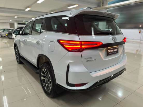 TOYOTA-HILUX SW4-2.8 D-4D TURBO DIESEL SRX PLATINUM 7L 4X4 AUTOMÁTICO TOYOTA-HILUX SW4-2025