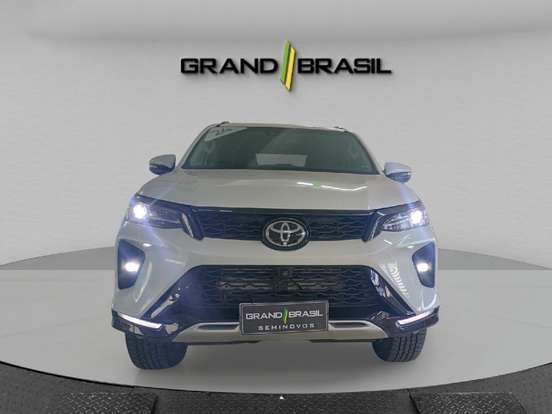 TOYOTA-HILUX SW4-2024