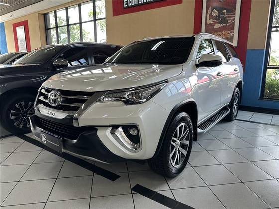 TOYOTA HILUX SW4 2.8 SRX 4X4 7 LUGARES 16V TURBO INTERCOOLER DIESEL 4P AUTOMÁTICO