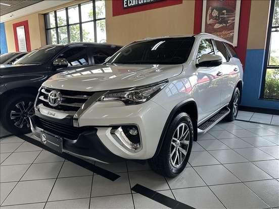 TOYOTA-HILUX SW4-2.8 SRX 4X4 7 LUGARES 16V TURBO INTERCOOLER DIESEL 4P AUTOMÁTICO TOYOTA-HILUX SW4-2019