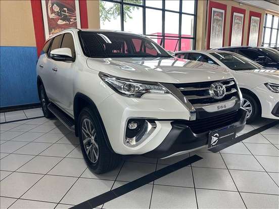 TOYOTA-HILUX SW4-2.8 SRX 4X4 7 LUGARES 16V TURBO INTERCOOLER DIESEL 4P AUTOMÁTICO TOYOTA-HILUX SW4-2019