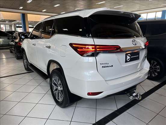 TOYOTA-HILUX SW4-2.8 SRX 4X4 7 LUGARES 16V TURBO INTERCOOLER DIESEL 4P AUTOMÁTICO TOYOTA-HILUX SW4-2019
