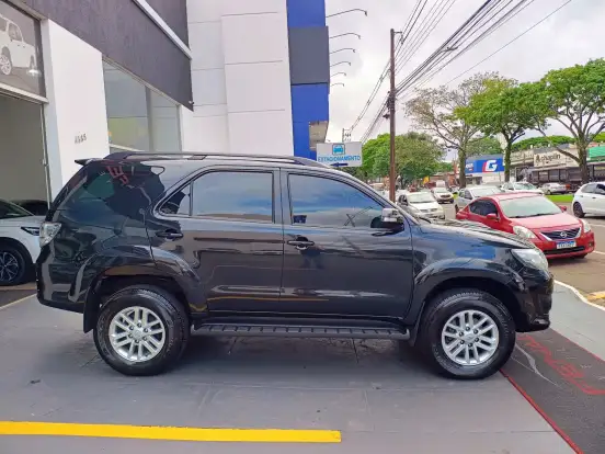 TOYOTA-HILUX SW4-2014