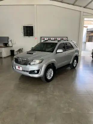 TOYOTA-HILUX SW4-2011