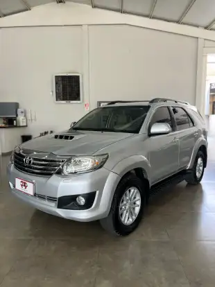 TOYOTA-HILUX SW4-2011