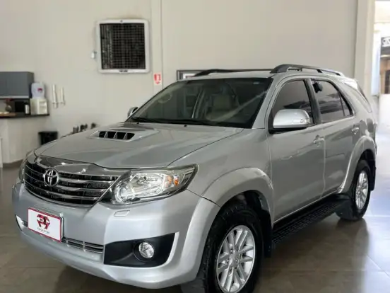 TOYOTA-HILUX SW4-3.0 SRV 4X4 7 LUGARES 16V TURBO INTERCOOLER DIESEL 4P AUTOMÁTICO TOYOTA-HILUX SW4-2011