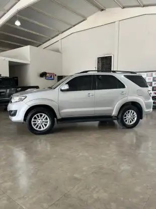 TOYOTA-HILUX SW4-2011
